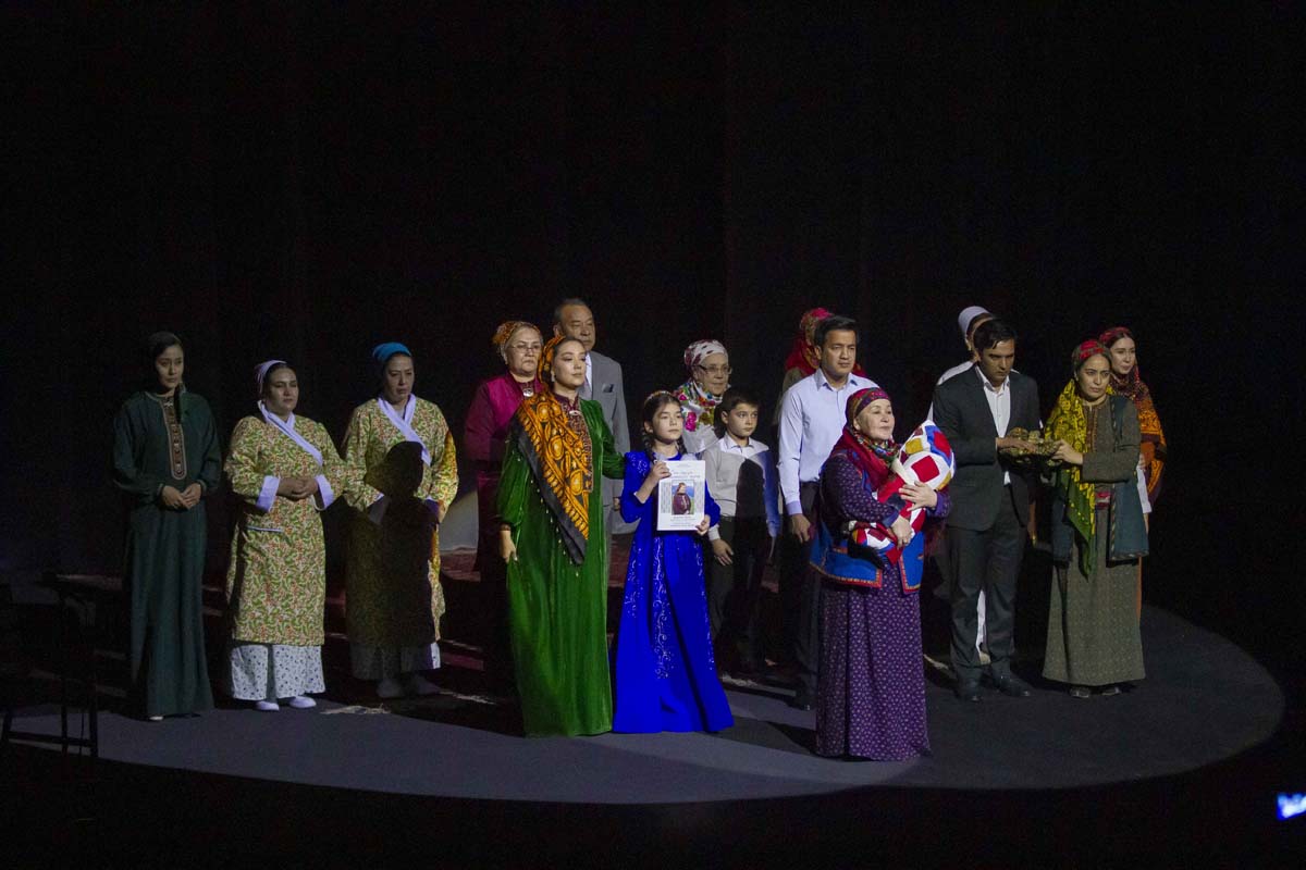«Worship of the Shrine» is a play about the different fates of women
