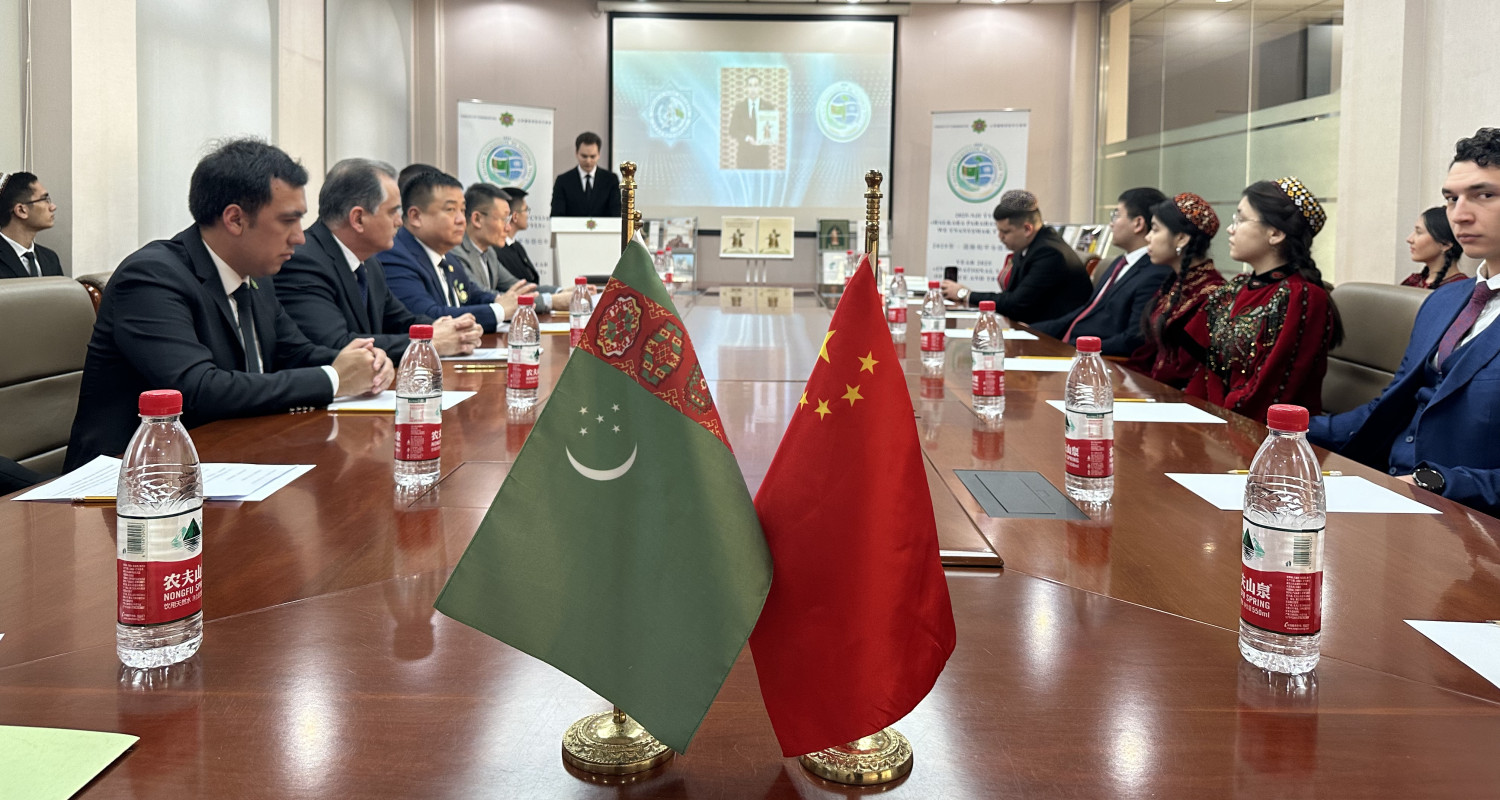 В Пекине состоялась презентация книги Президента Туркменистана «Махтумкули – мыслитель мира»