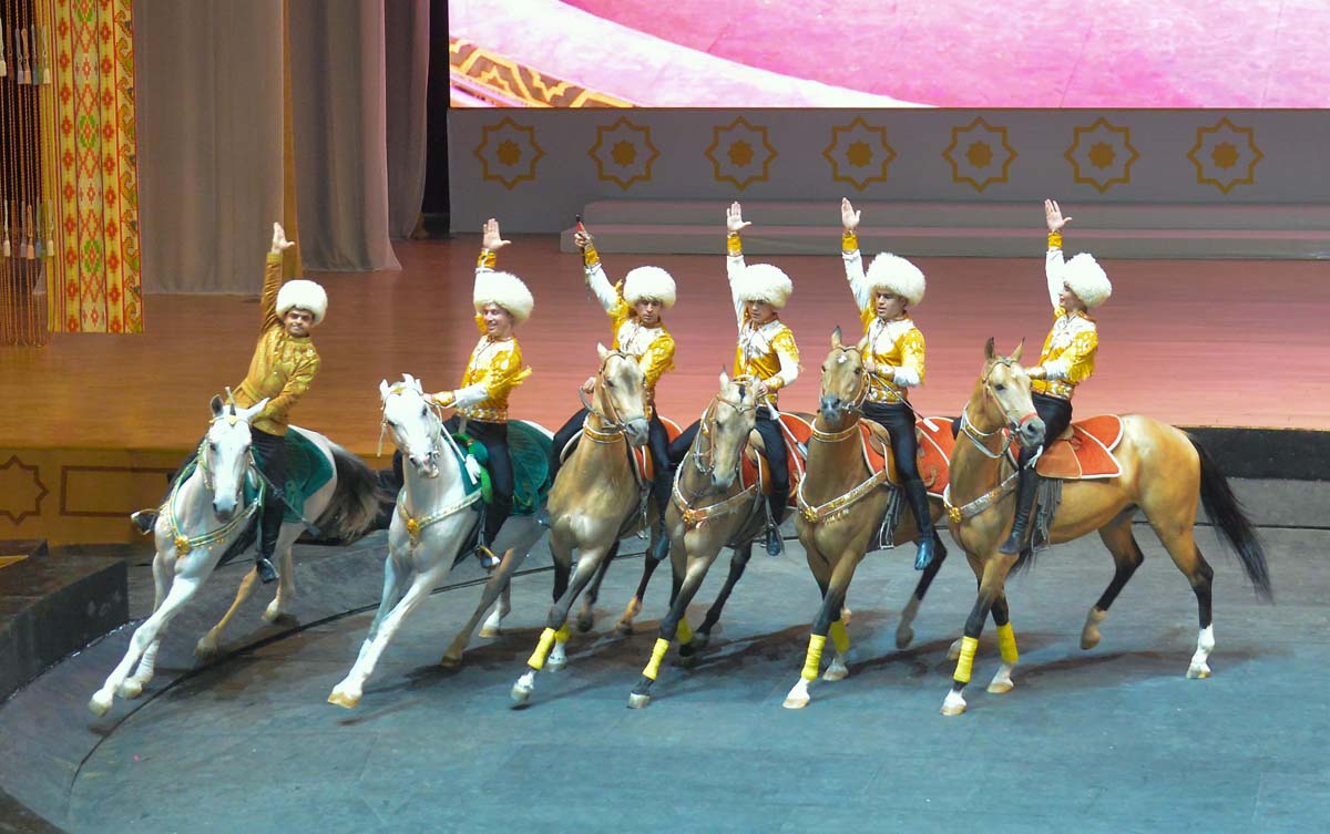 The "Galkynysh" group on tour in the Lebap velayat