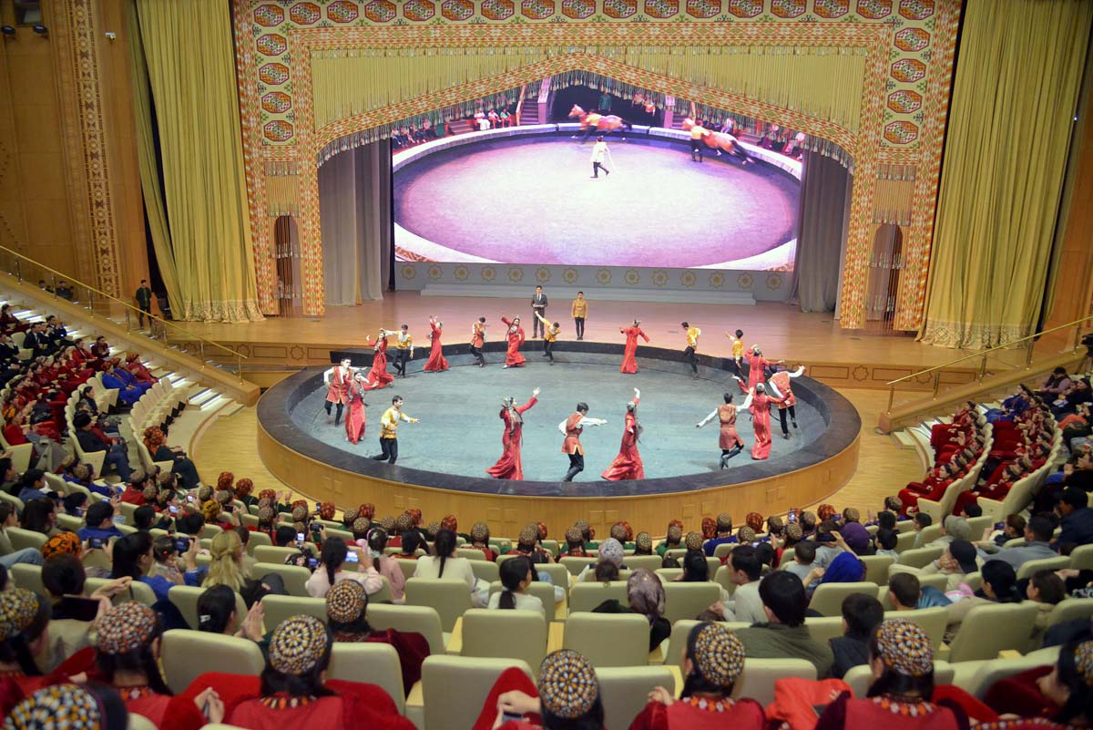 The "Galkynysh" group on tour in the Lebap velayat
