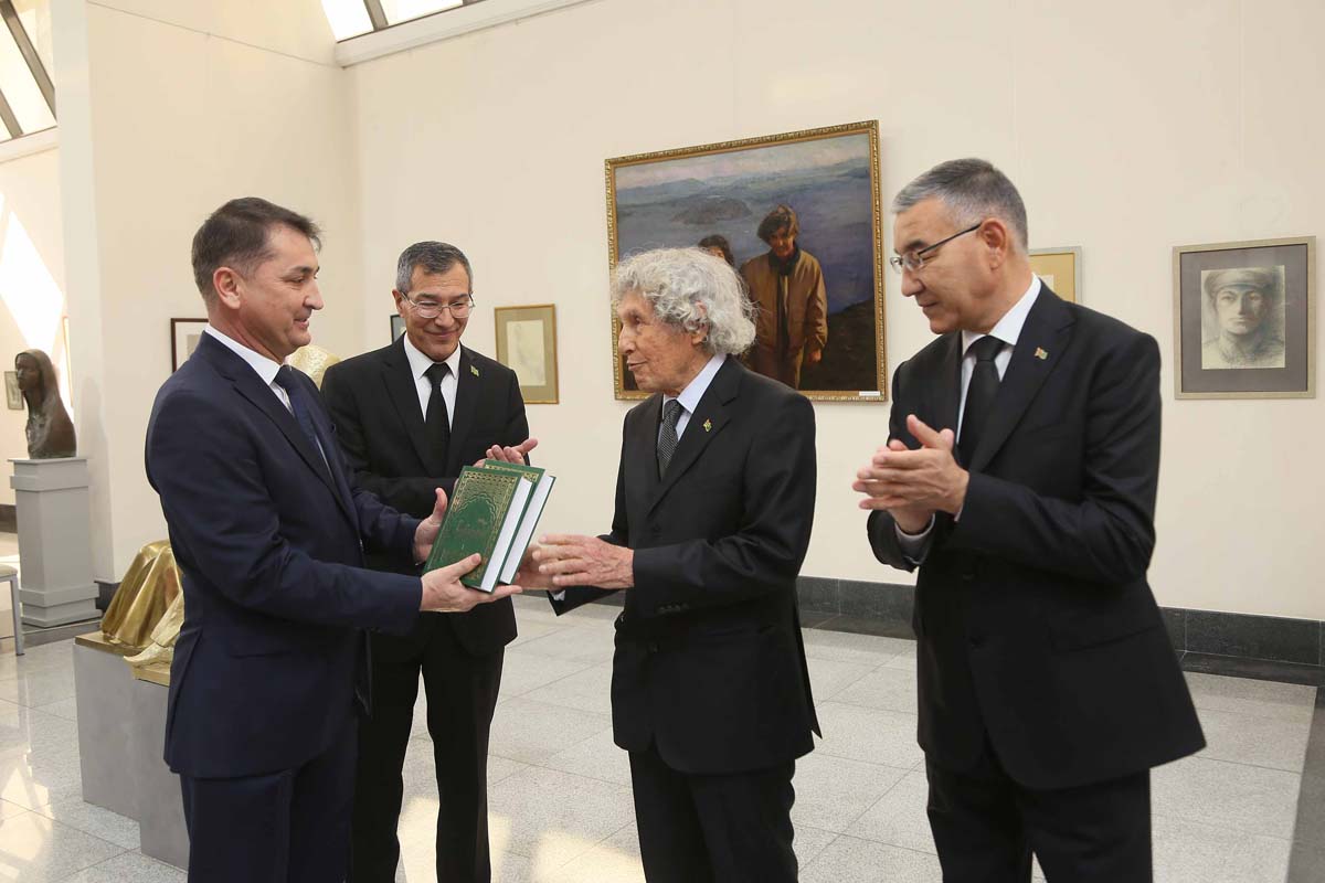 Heýkeltaraş Babasary Annamyradowyň döredijilik ýygyndysy