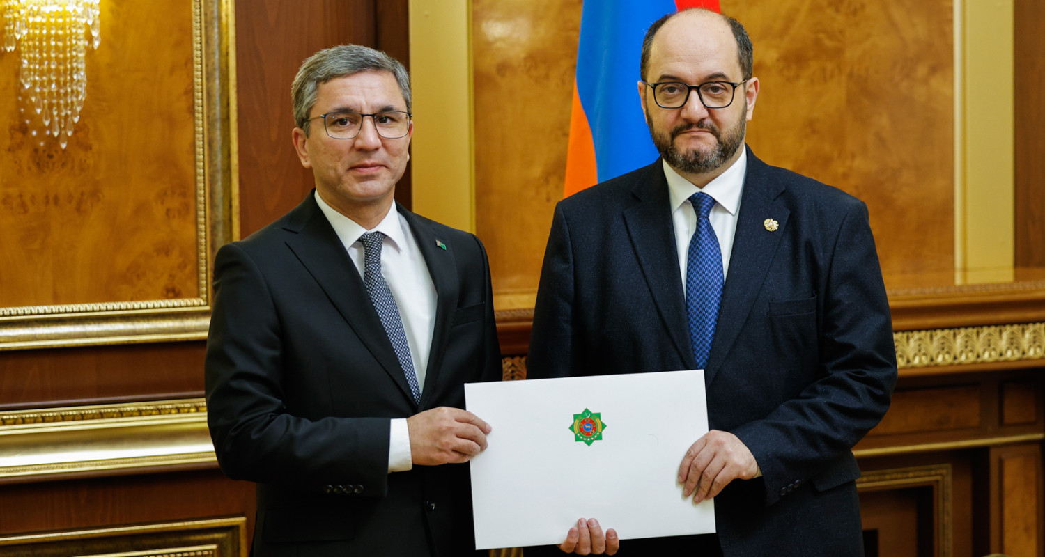 Пригласительное письмо от имени Национального Лидера туркменского народа передано Премьер-министру Республики Армения
