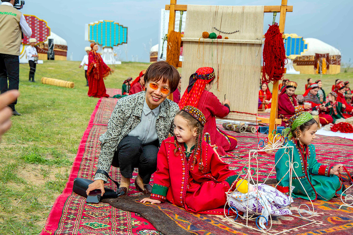 Photo report: the atmosphere of a large turkmen toy at the «Nowruz ýaýlasy»