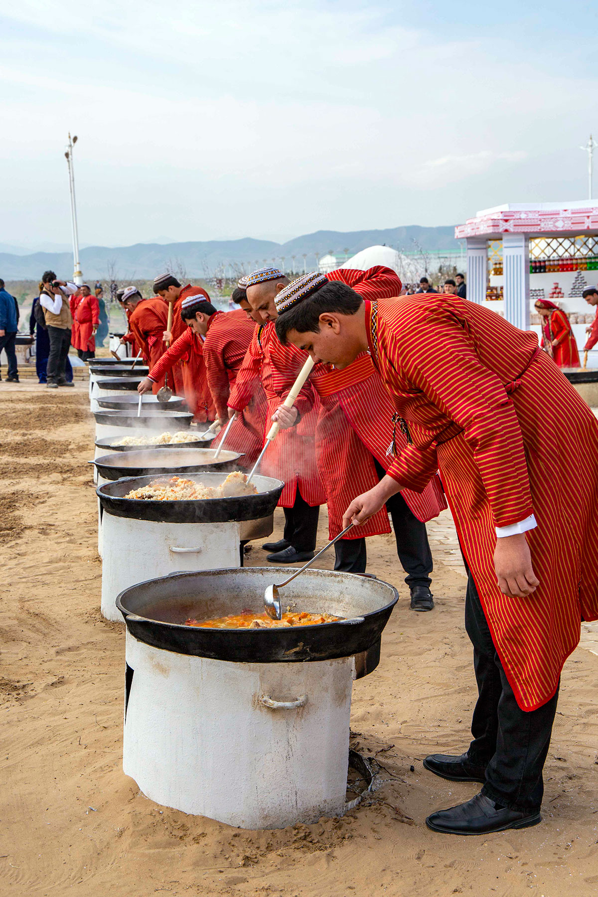 Photo report: the atmosphere of a large turkmen toy at the «Nowruz ýaýlasy»