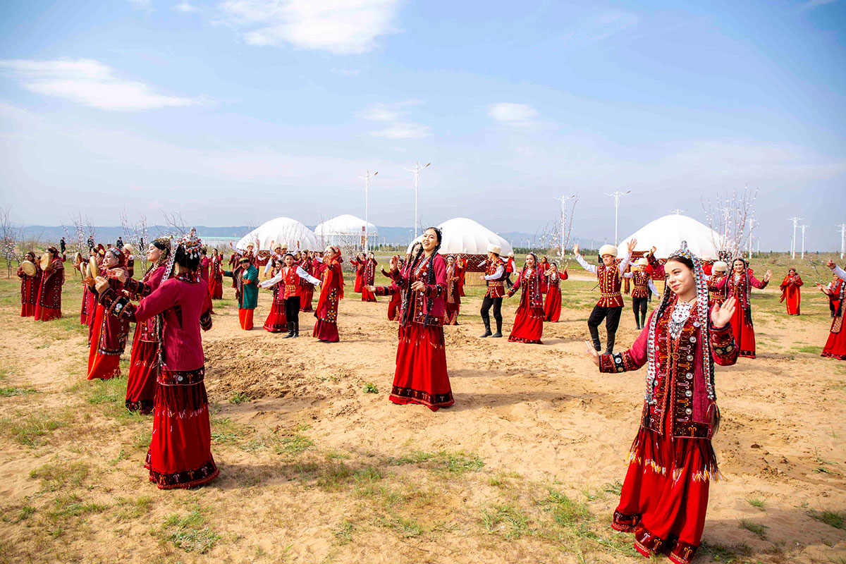 Photo report: the atmosphere of a large turkmen toy at the «Nowruz ýaýlasy»