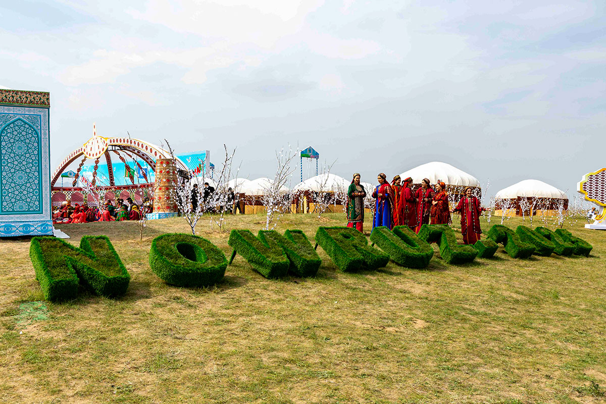 Photo report: the atmosphere of a large turkmen toy at the «Nowruz ýaýlasy»