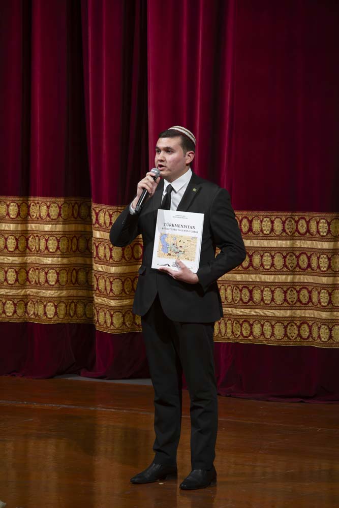 В ознаменование отмечаемого в этом году 30-летия нейтралитета Туркменистана