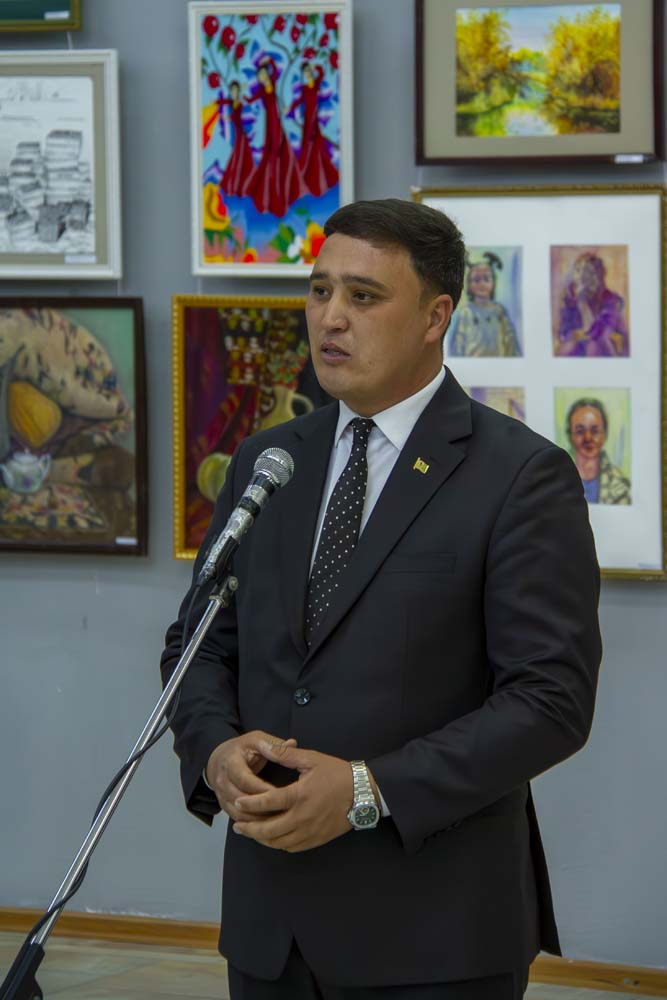 Выставка детских работ, посвященная Международному году мира и доверия