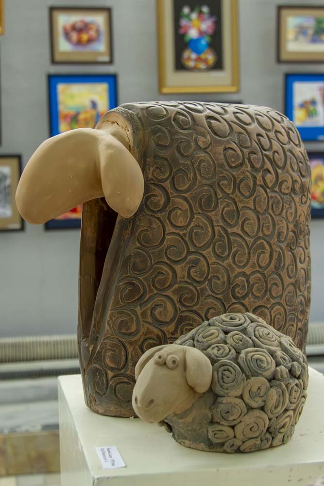 Выставка детских работ, посвященная Международному году мира и доверия