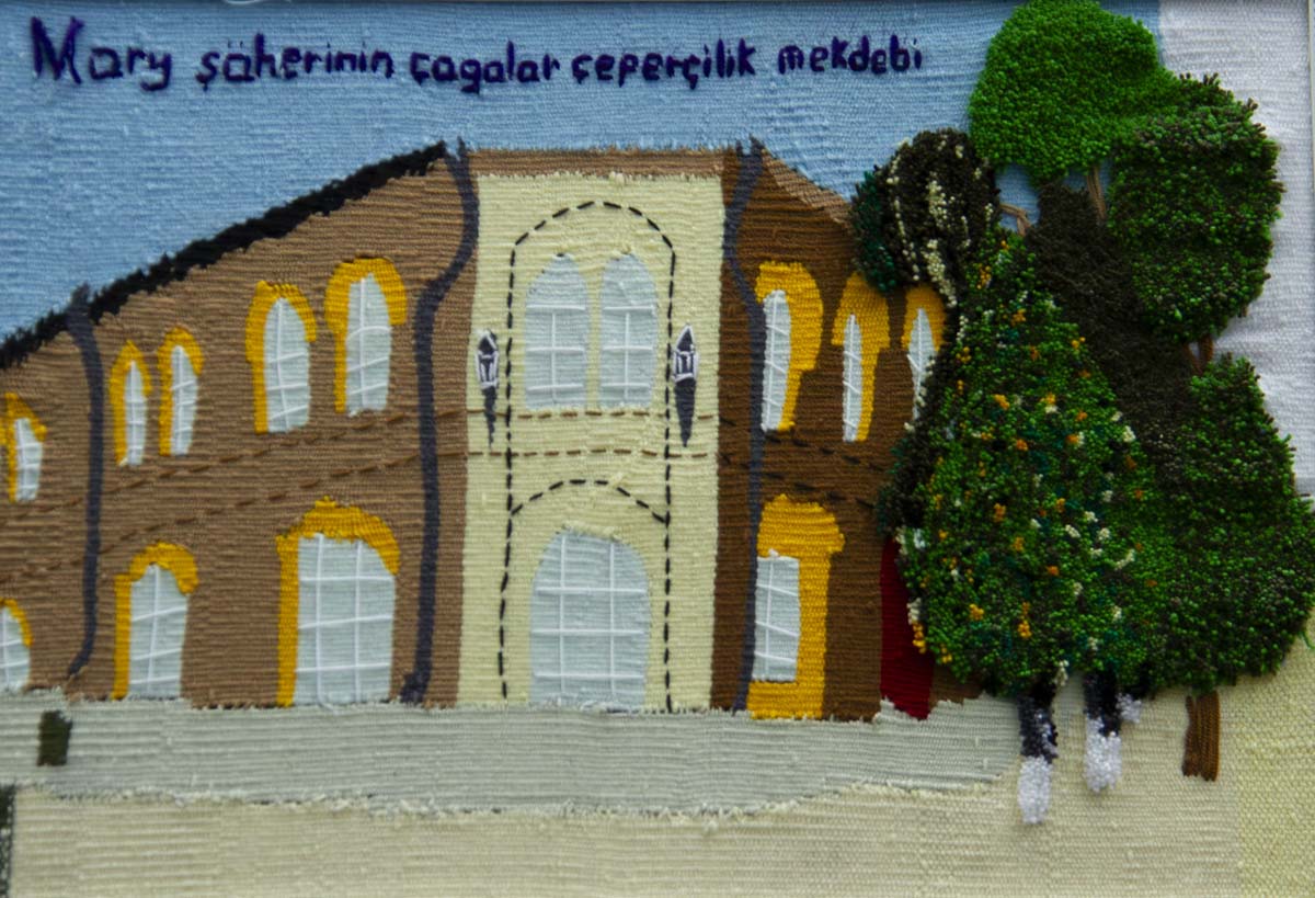 Выставка детских работ, посвященная Международному году мира и доверия