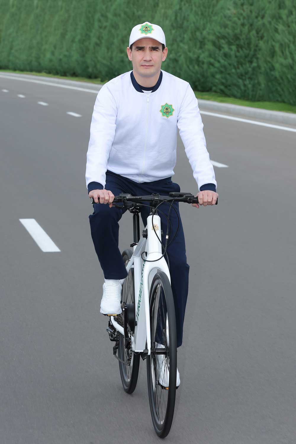 President of Turkmenistan Serdar Berdimuhamedov took part in the mass bicycle ride
