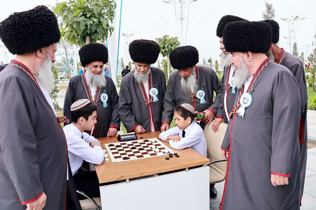 Aşgabatda «Şapak» seýilgähiniň açylyş dabarasy boldy