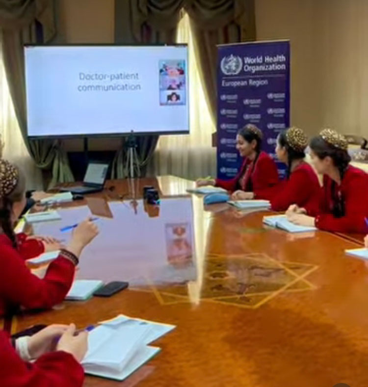 Lukmançylyk ylmynyň talyplary iňlis dilinde gepleşik endiklerini ösdürýärler