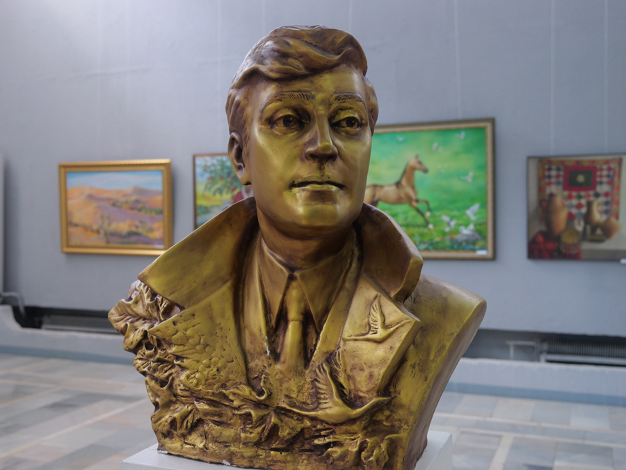 An exhibition of artists and writers is dedicated to Magtymguly Poetry Day and Turkmenistan Culture Day