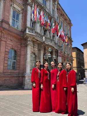 Туркменские студенты изучают язык и культуру Италии в Перудже