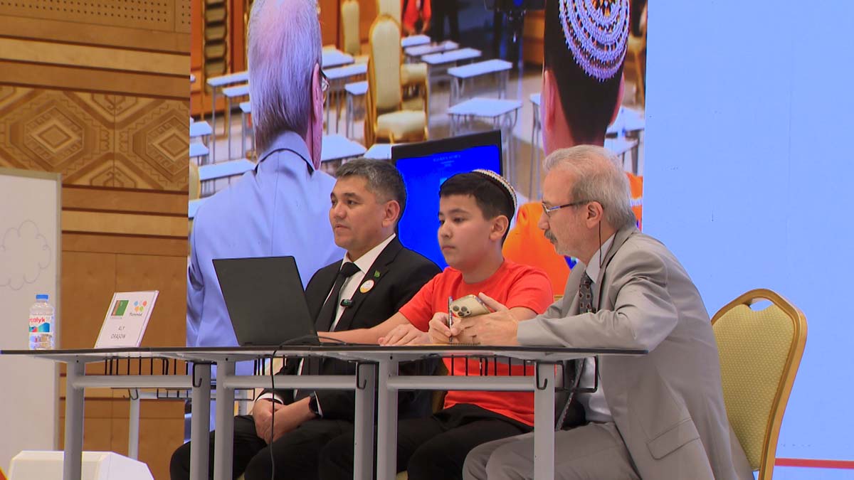 В Ашхабаде школьники установили мировые рекорды по ментальной арифметике