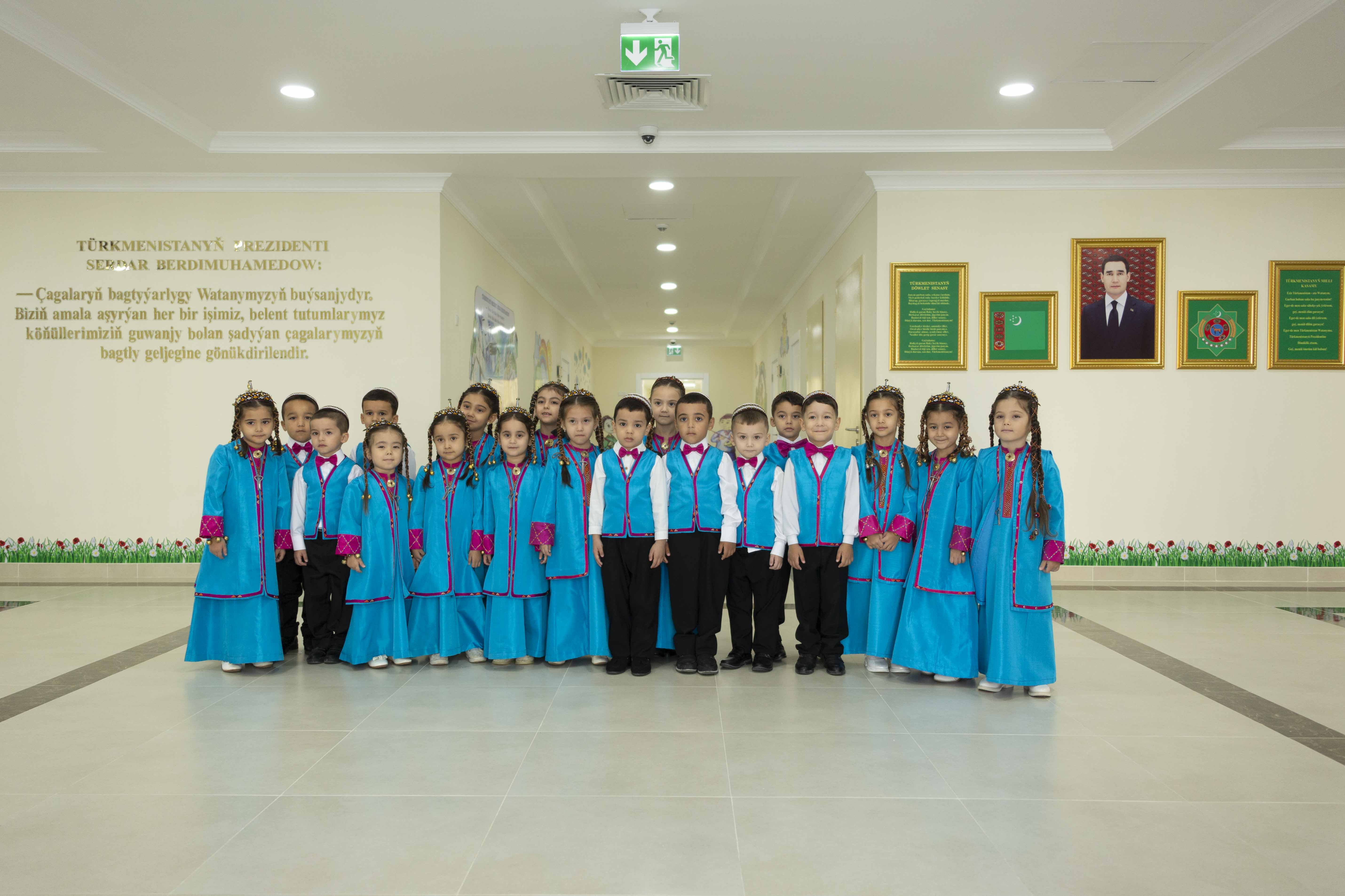 Bilimler we talyp ýaşlar güni mynasybetli täze binalar açylyp ulanmaga berildi