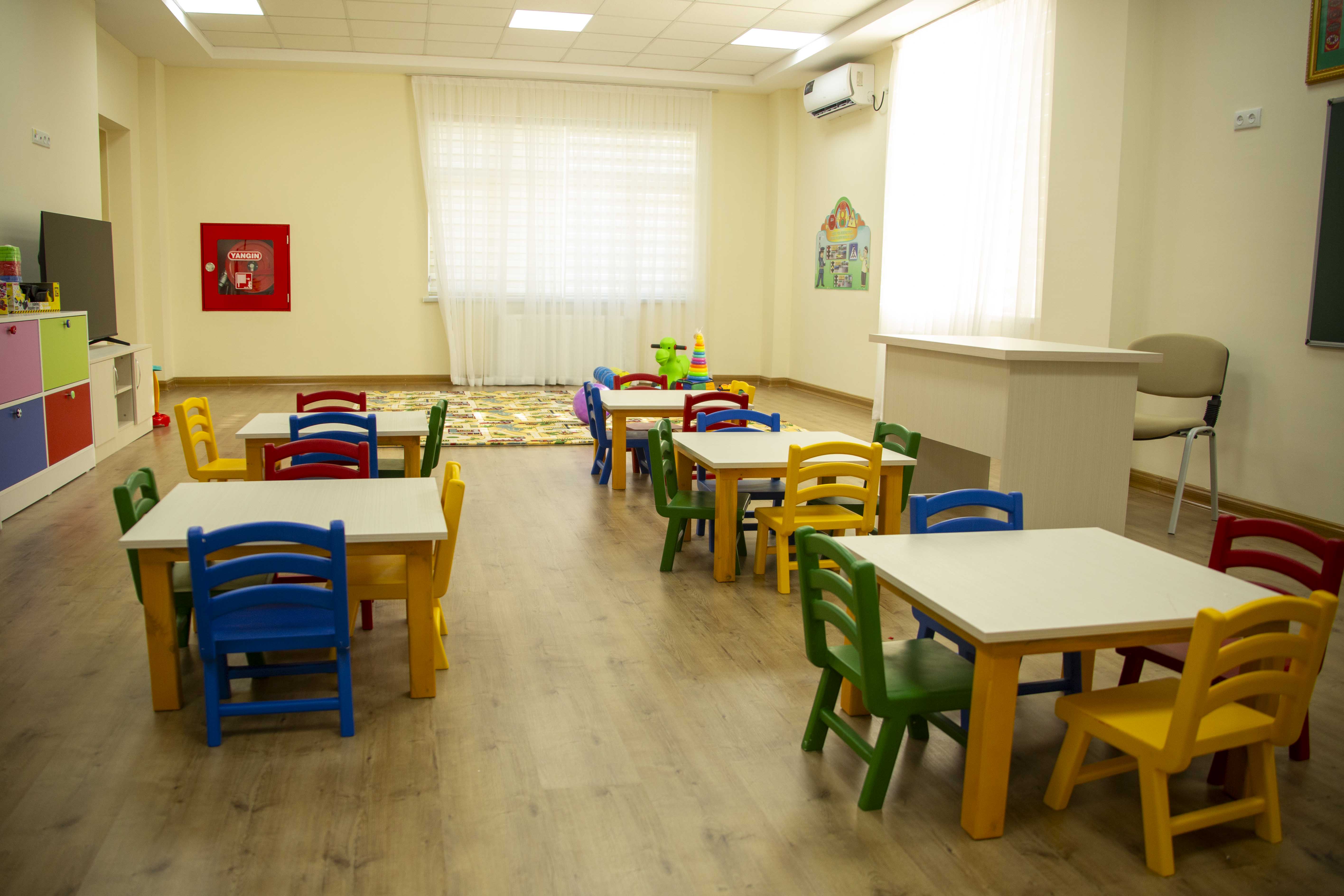 Bilimler we talyp ýaşlar güni mynasybetli täze binalar açylyp ulanmaga berildi