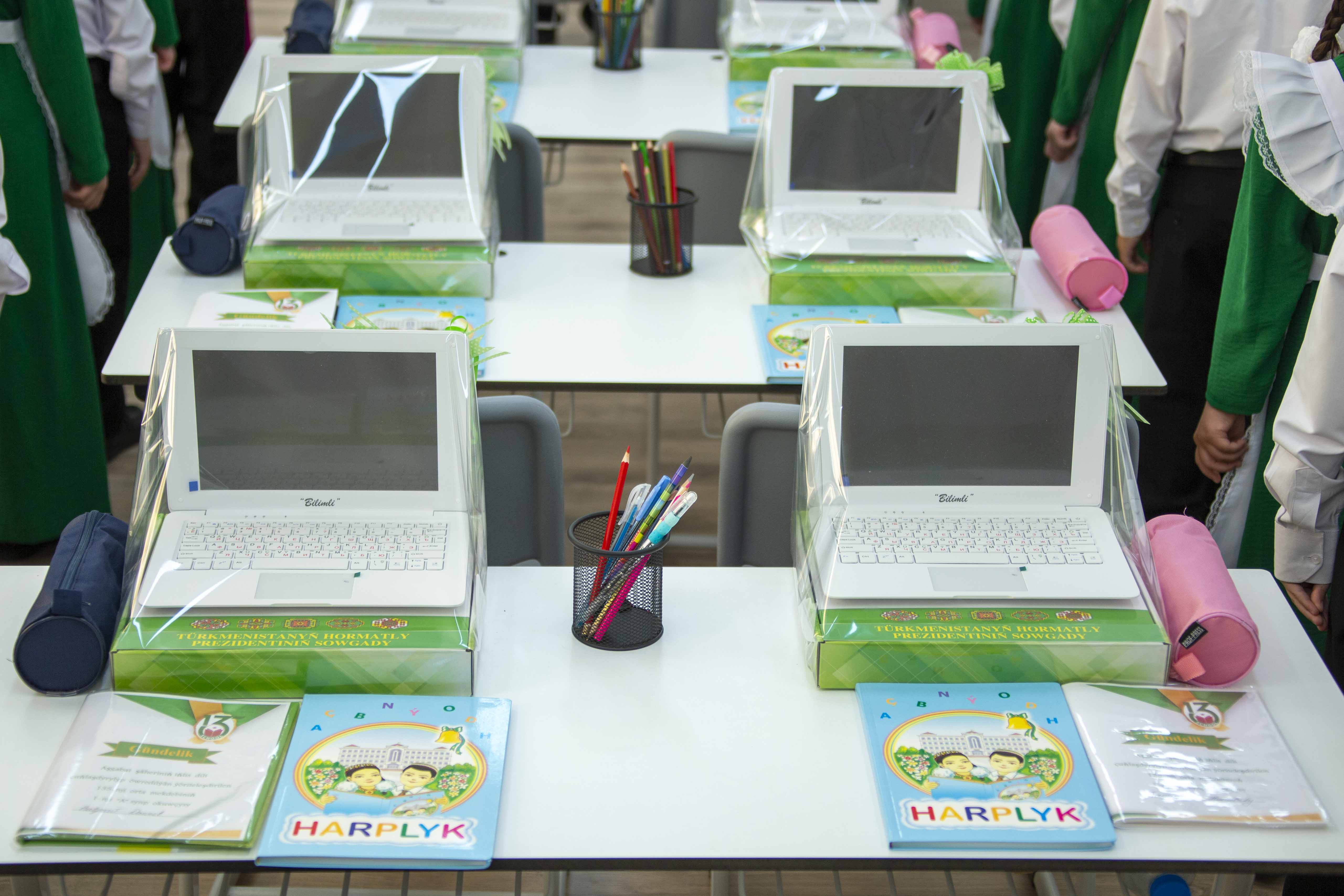 Bilimler we talyp ýaşlar güni mynasybetli täze binalar açylyp ulanmaga berildi