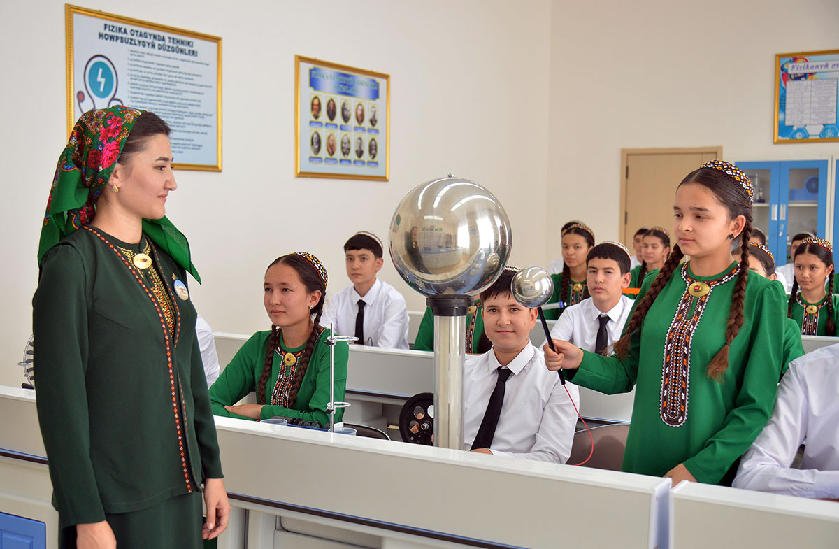 Täze okuw ýylyna täze mekdep binasy