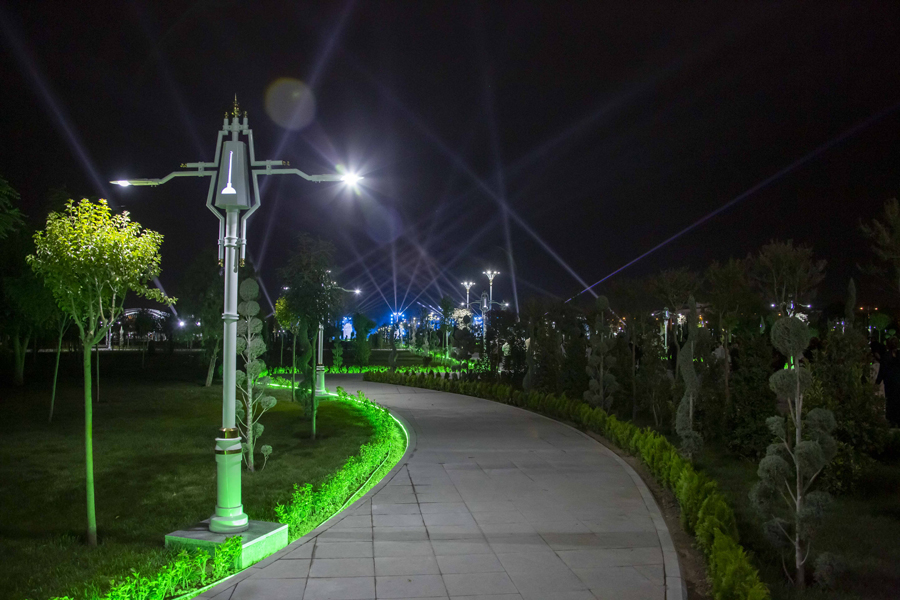 В Ашхабаде состоялось открытие обновлённого парка «XV лет независимости Туркменистана»