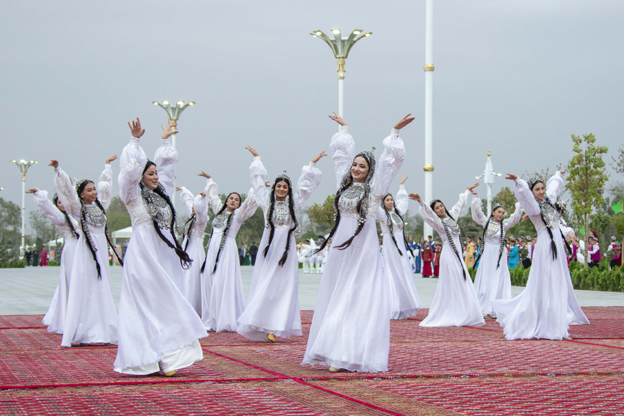 В Ашхабаде состоялось открытие обновлённого парка «XV лет независимости Туркменистана»