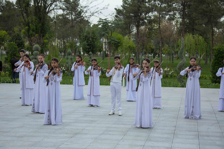 В Ашхабаде состоялось открытие обновлённого парка «XV лет независимости Туркменистана»