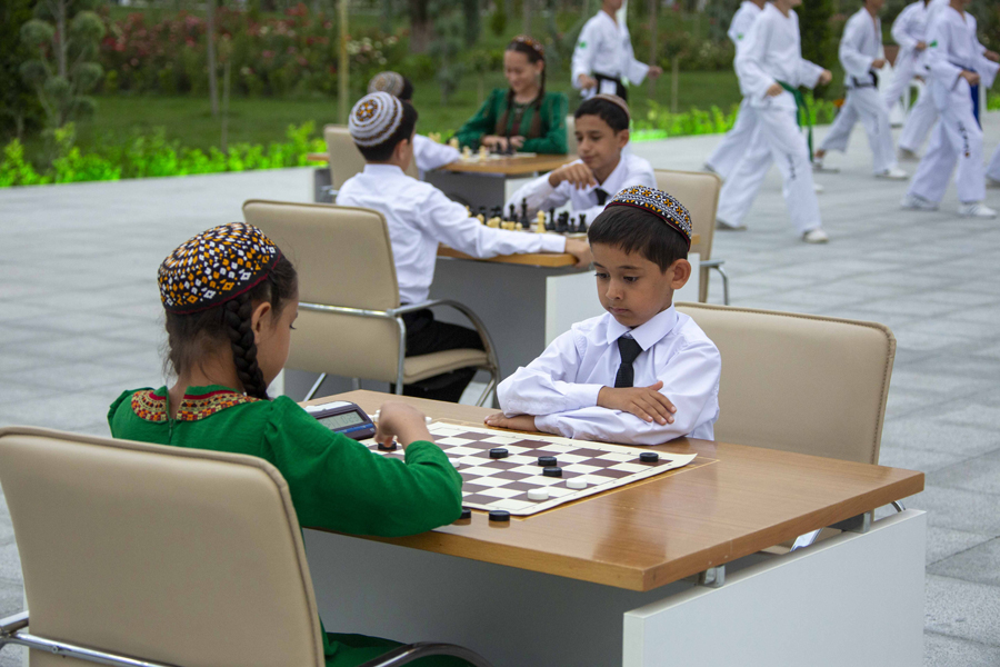 В Ашхабаде состоялось открытие обновлённого парка «XV лет независимости Туркменистана»