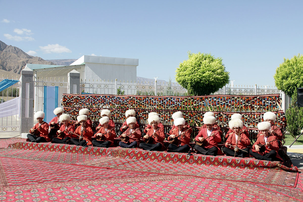 В городе Аркадаг состоялась церемония открытия новых жилых домов