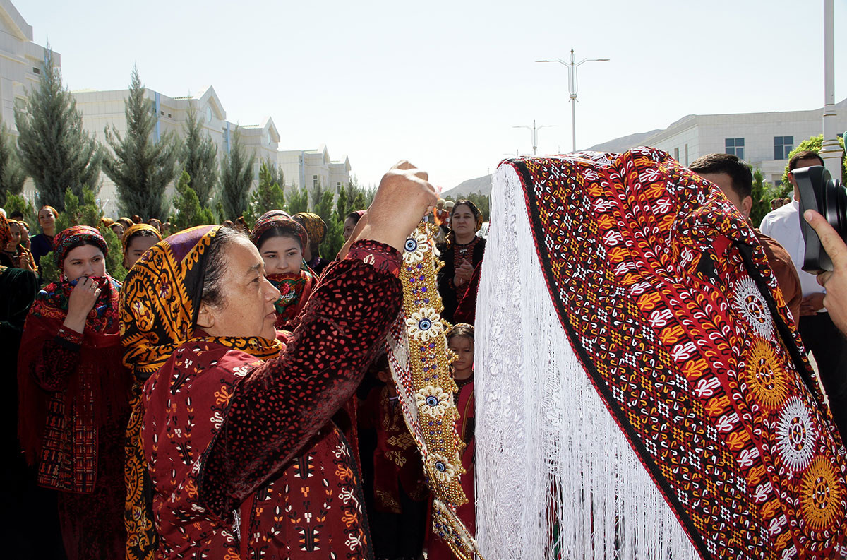 В городе Аркадаг состоялась церемония открытия новых жилых домов