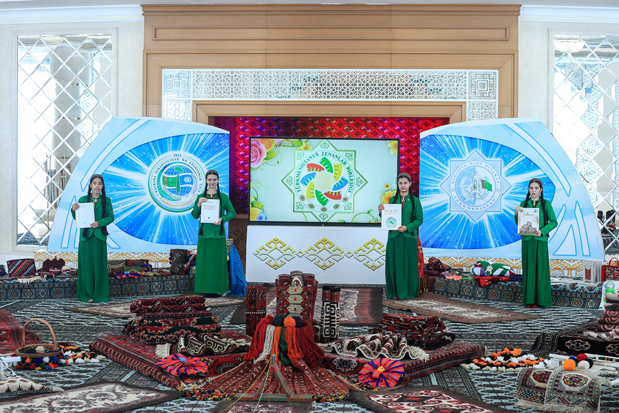 В Балканском велаяте прошел конкурс «Hünärli nesil-röwşen geljek»