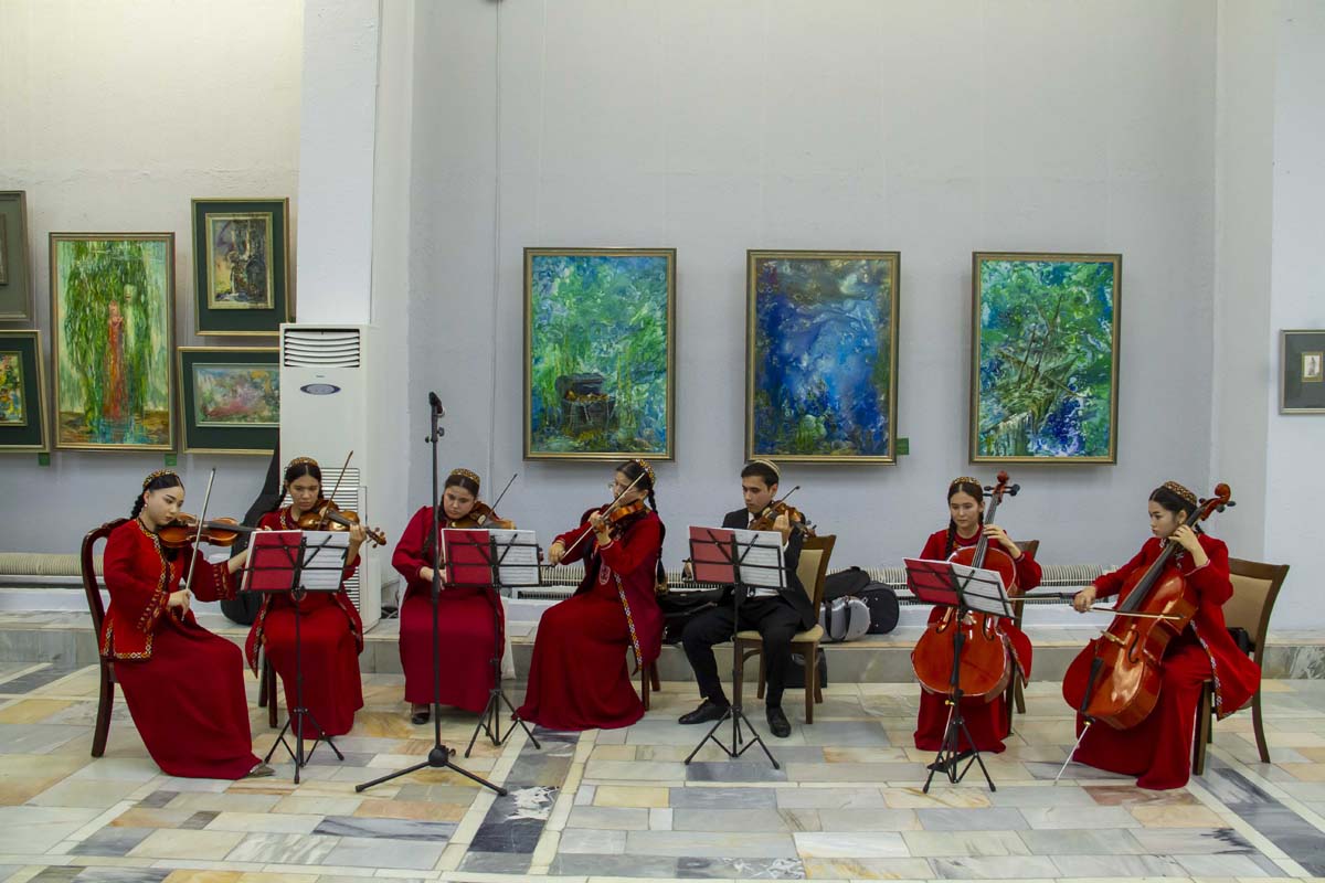 Чарымурат Язмурадов: Моя поэзия в красках