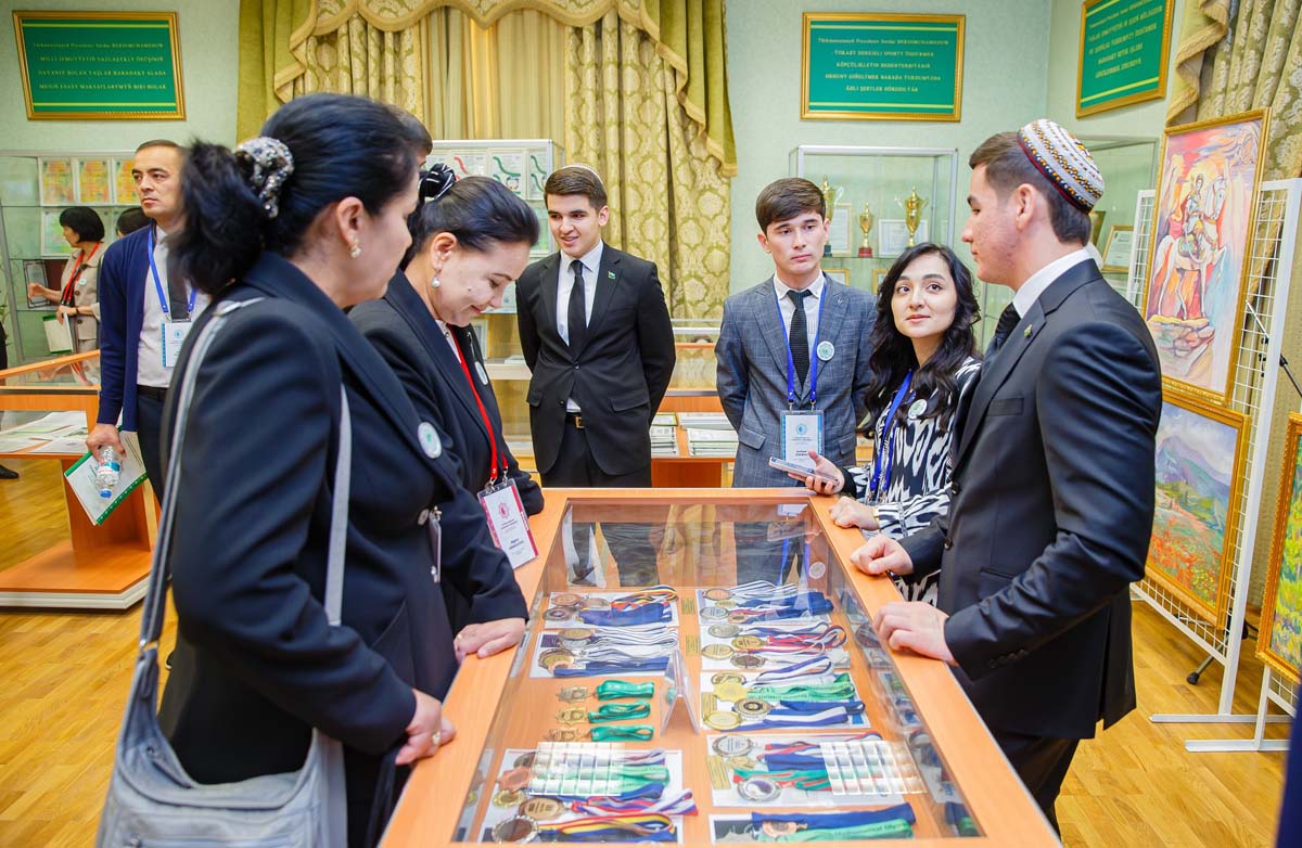 Aşgabatda talyplaryň arasynda himiýa boýunça IV halkara olimpiada geçirilýär