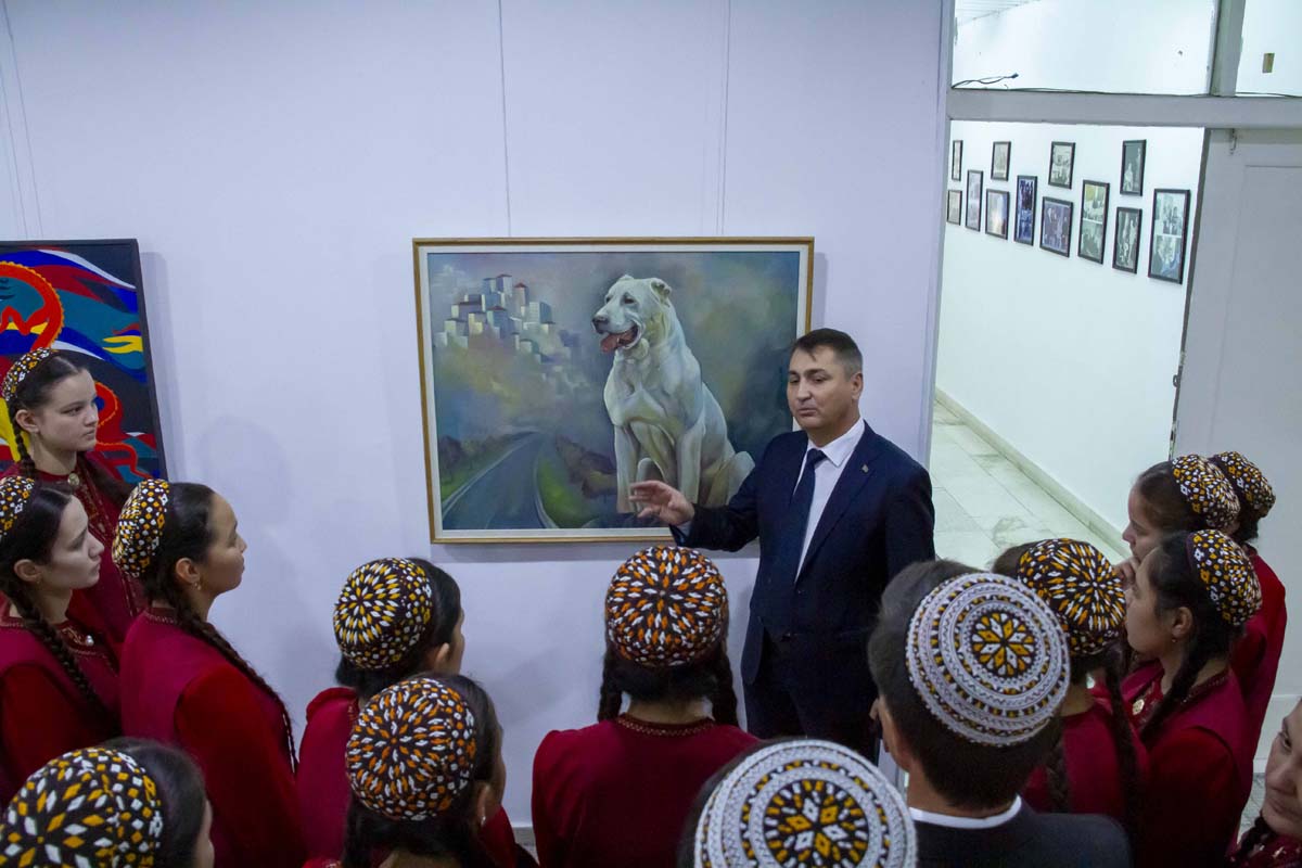 An exhibition of works by Turkmen artists dedicated to Alabay day