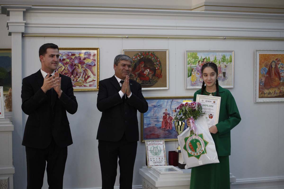 Parahatçylyk baradaky surat eserleri halkara bäsleşiginiň ýeňijileri