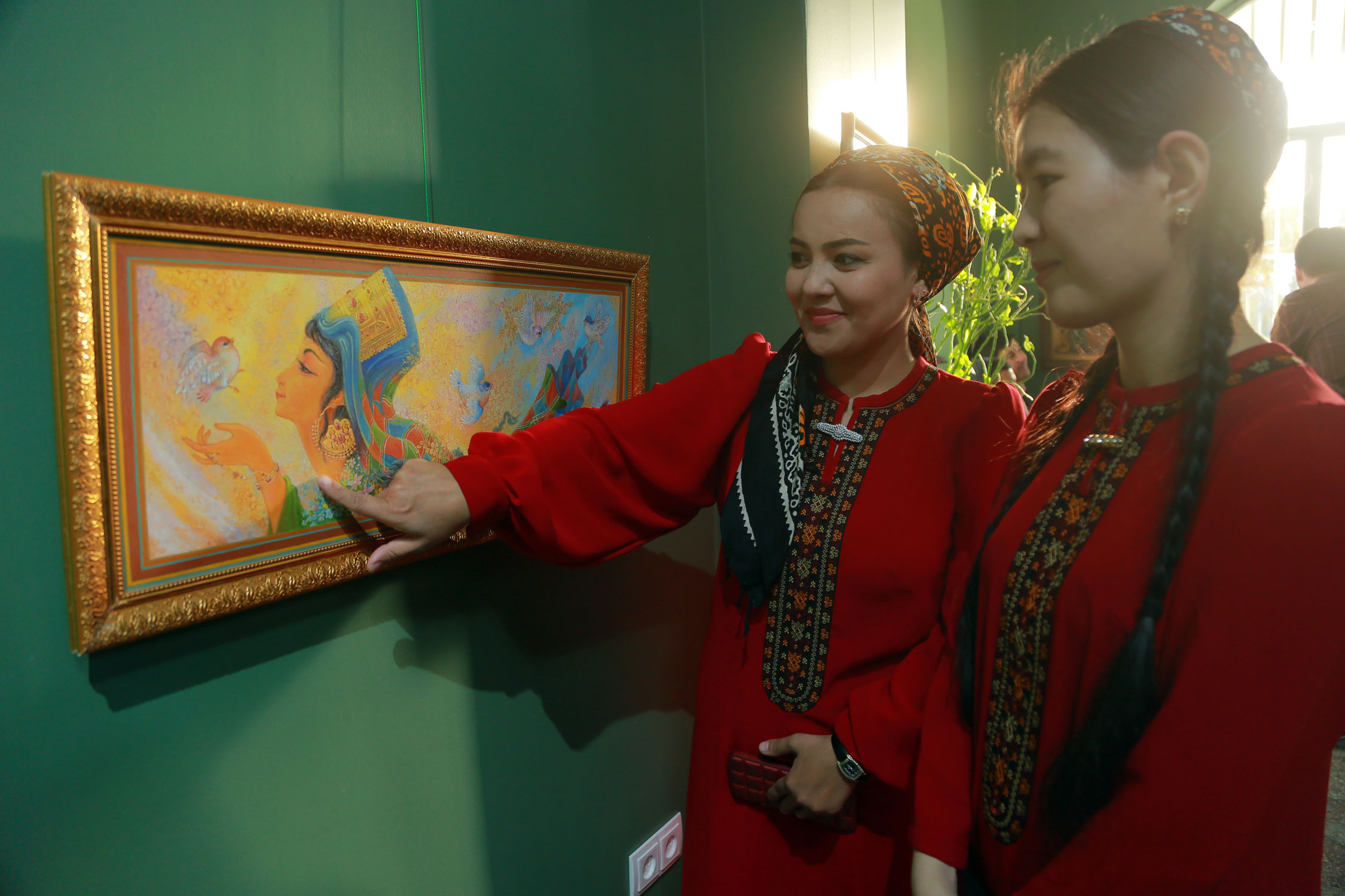 Türkmen miniatýura sungatynyň sergisi öz köpdürlüligi bilen geň galdyrýar