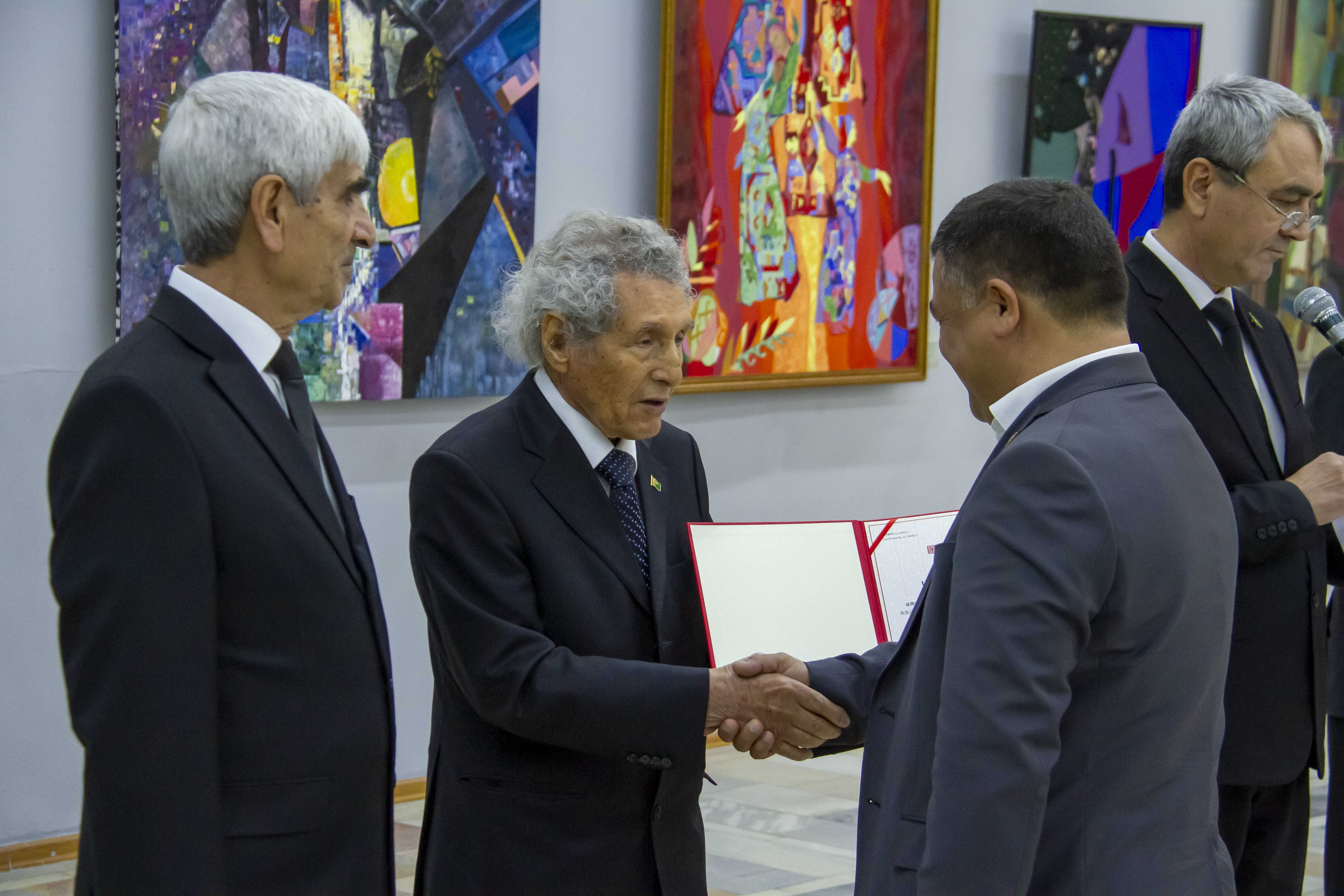 Aşgabatda «Abstraksiýa dünýäsi» atly sergi açyldy