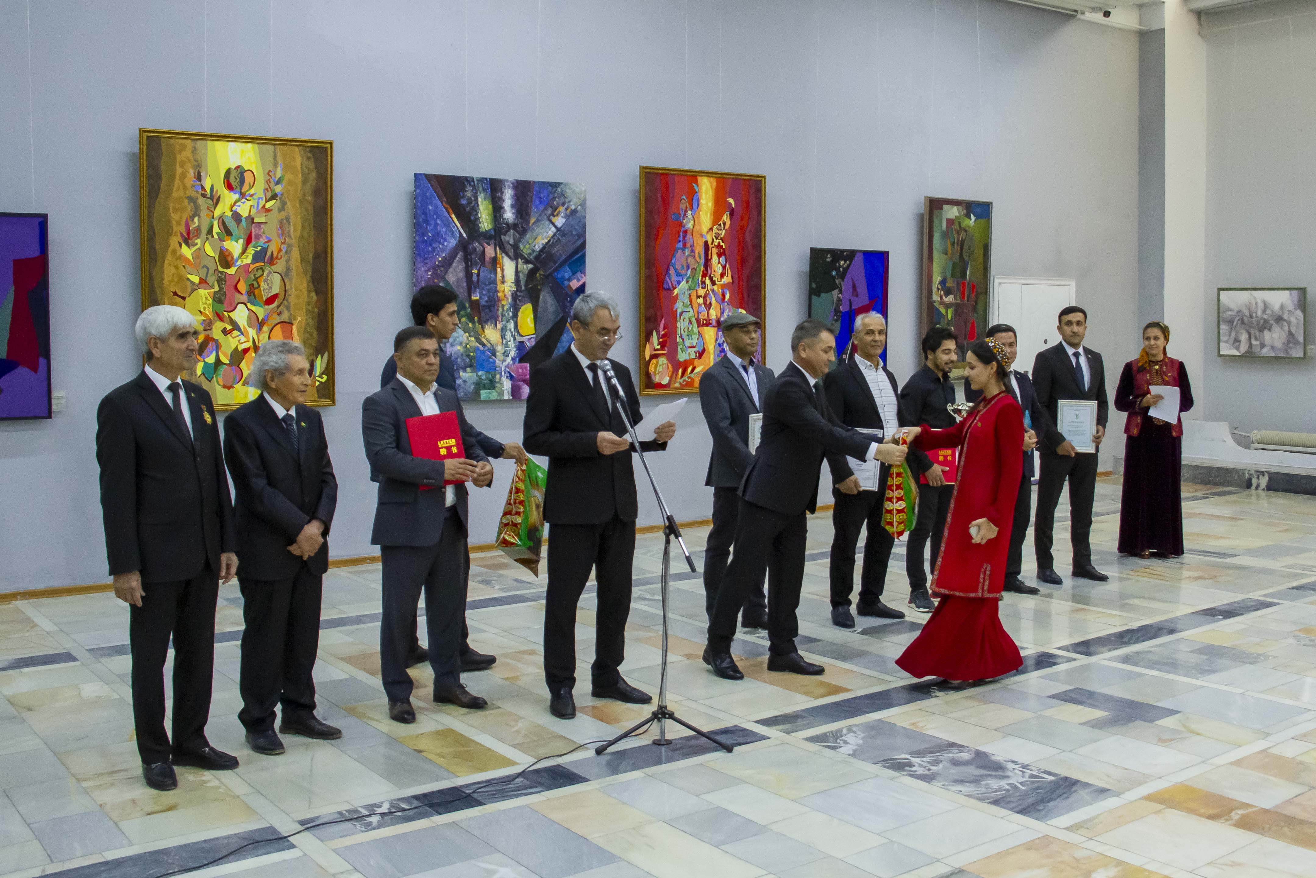 Aşgabatda «Abstraksiýa dünýäsi» atly sergi açyldy