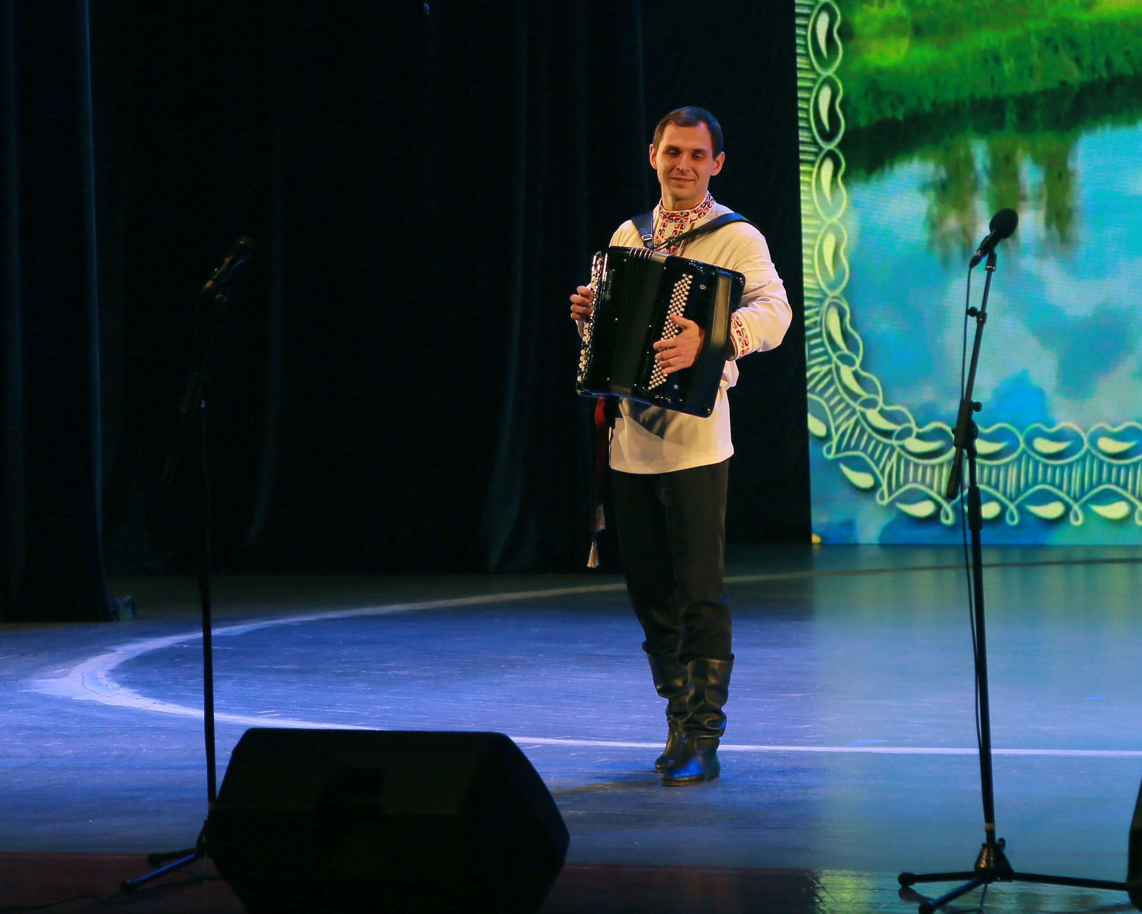 Rus halk heňleri türkmen sahnasynda ýaňlanýar