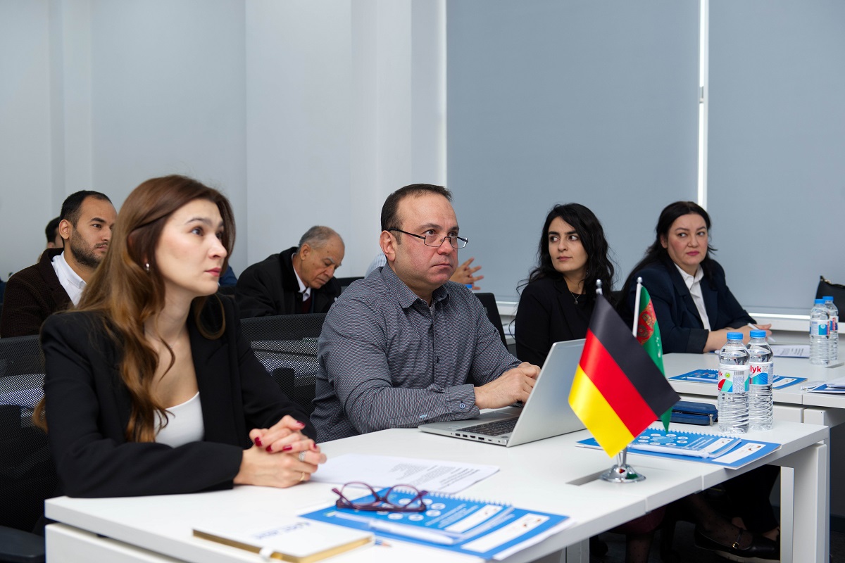 Ассоциация «Туркмен Логистика» провела тренинги для представителей транспортной отрасли