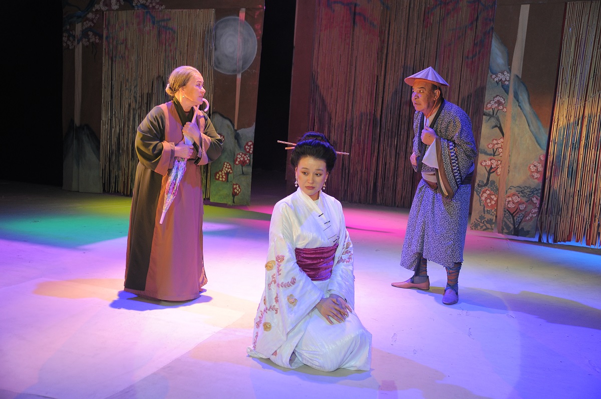 The tale “The Grateful Crane” presented in a Japanese style