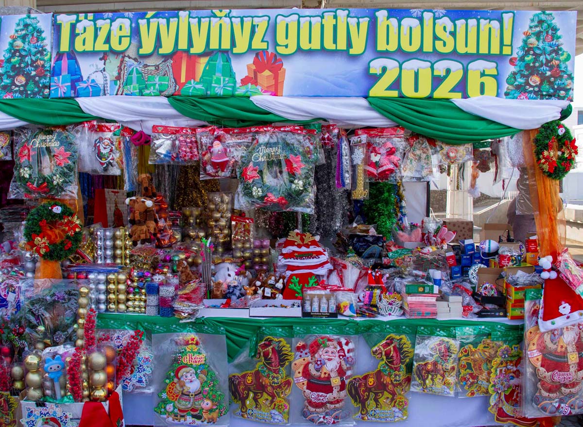 В Туркменистане стартовала праздничная торговля к предстоящим торжествам