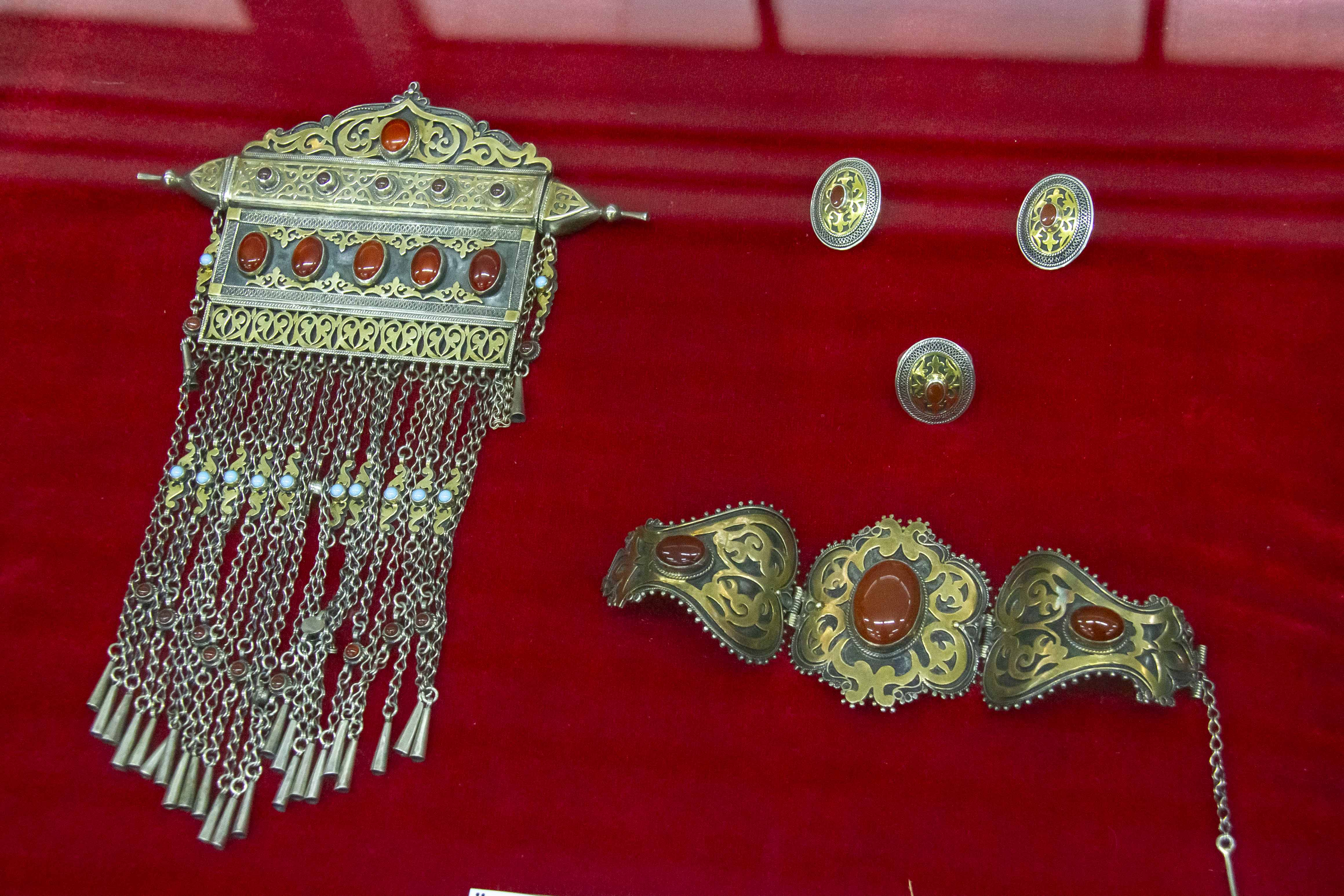 An exhibition of artists has opened – towards the neutrality of the country