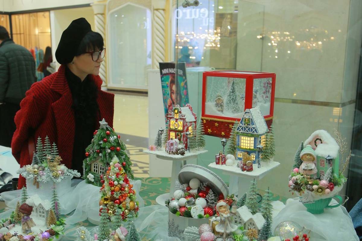 Новогодняя выставка народно-прикладного творчества «Мир кукол и игрушек»