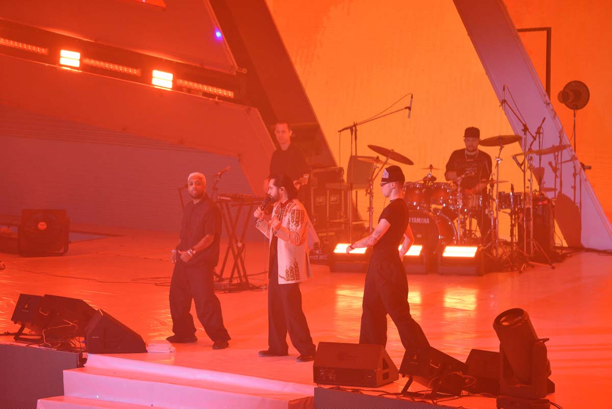 Daşary ýurtly meşhur sungat ussatlary Aşgabatda çykyş etdiler