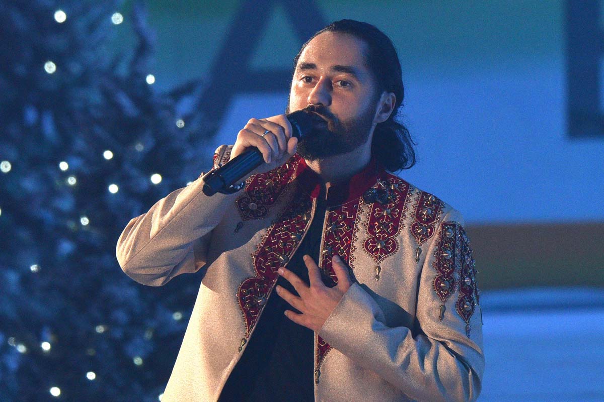 Daşary ýurtly meşhur sungat ussatlary Aşgabatda çykyş etdiler