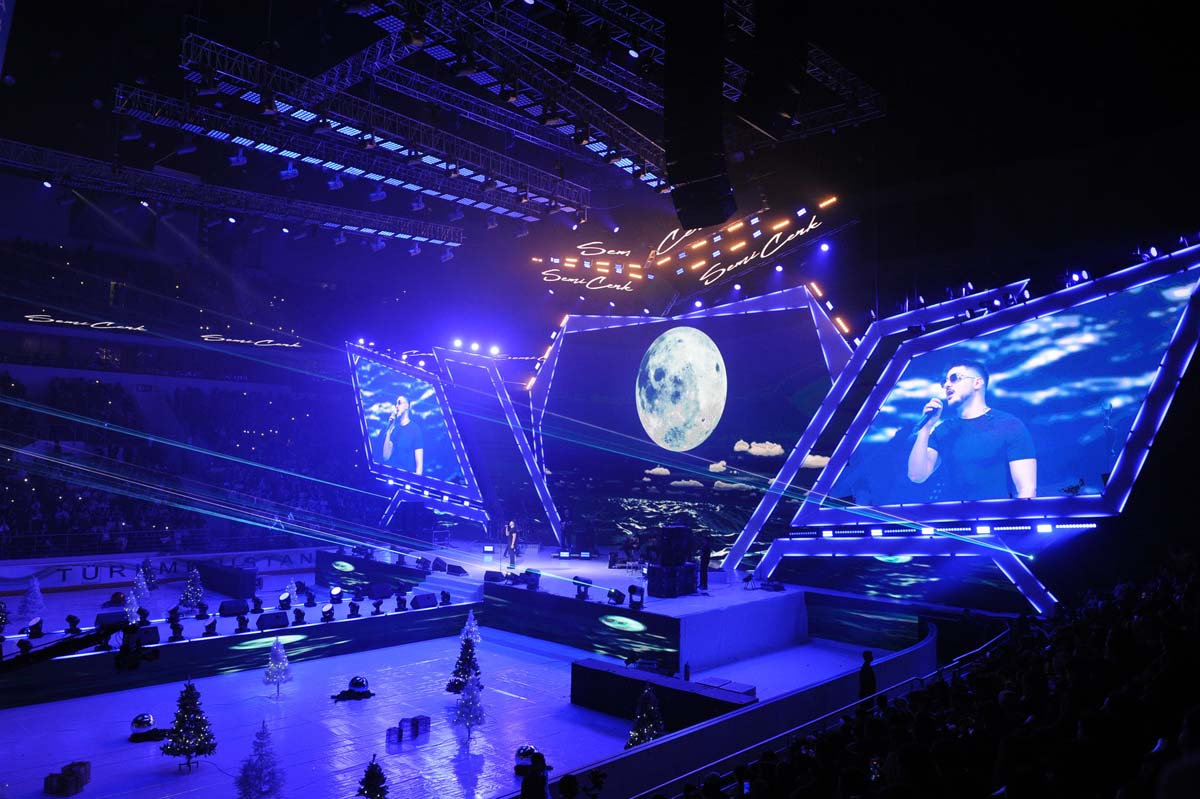 Daşary ýurtly meşhur sungat ussatlary Aşgabatda çykyş etdiler