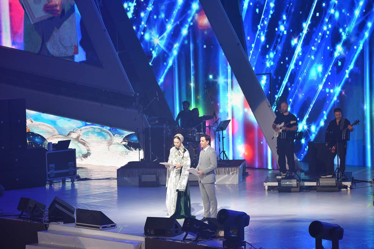 Daşary ýurtly meşhur sungat ussatlary Aşgabatda çykyş etdiler