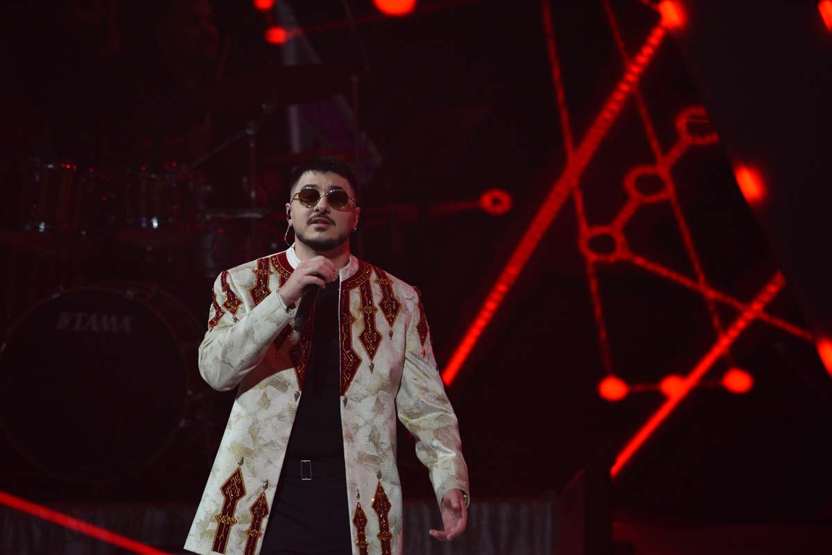 Daşary ýurtly meşhur sungat ussatlary Aşgabatda çykyş etdiler