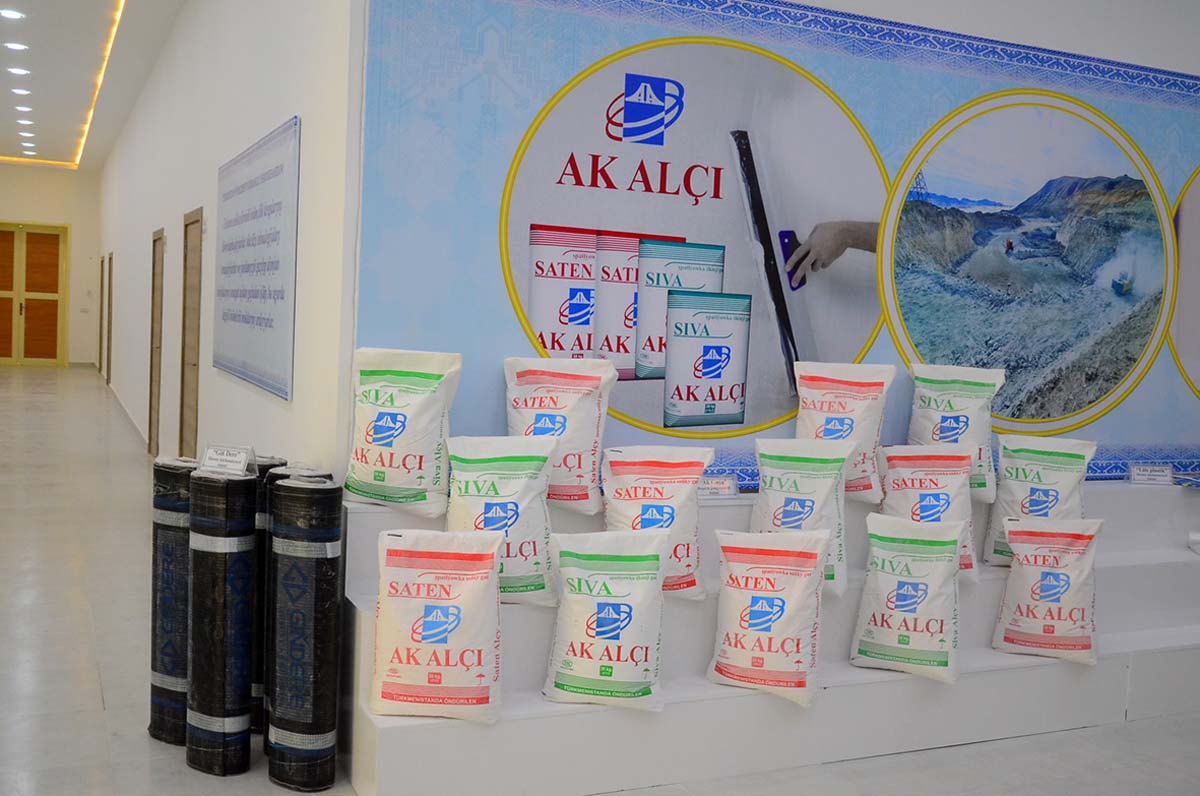 Bäsleşige ukyply, ýokary hilli önümler öndürilýär